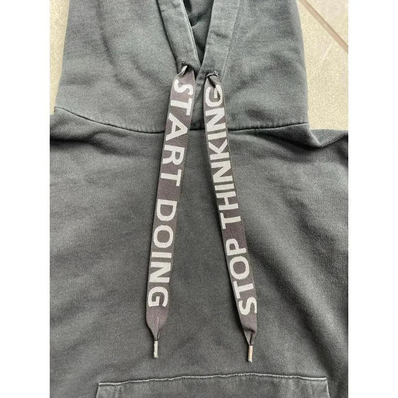 Lovely Pepa cropped sweatshirt - Picture 2 of 4